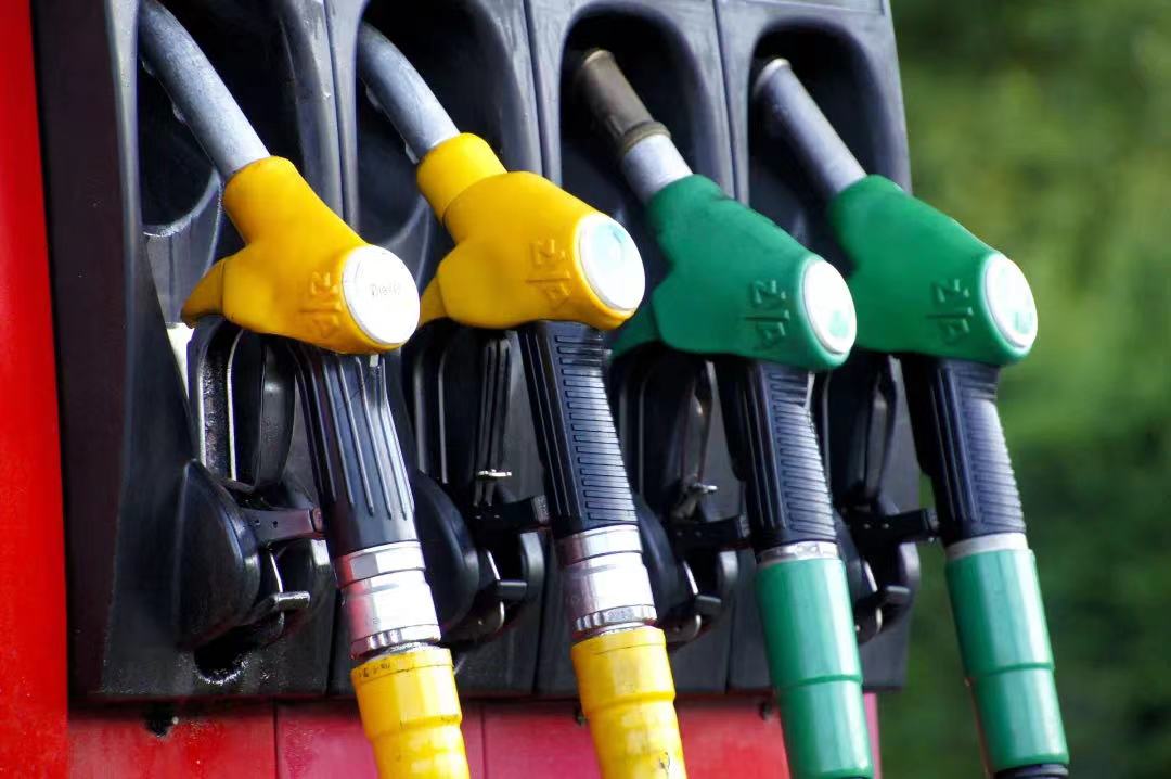 油价喜提二次降价！新能源车涨，优惠频出的油车市场能否迎来购买热潮？